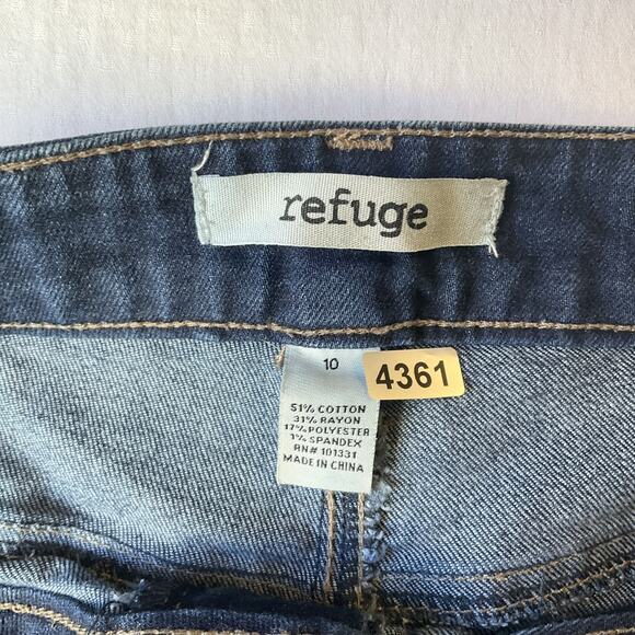 Refuge Women Shorts Size 10 Blue Denim Distressed 4" Inseam - Picture 2 of 9